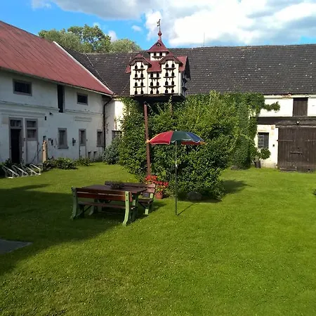 招待所 Hof Schwanberg Lomy (Tachov)